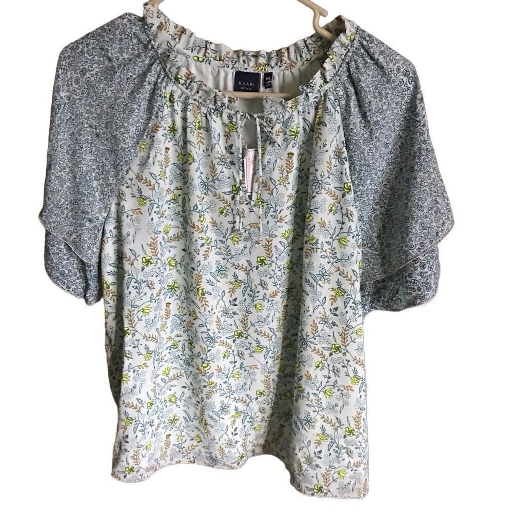 Kaari Blue top blouse size Medium blue floral ruffles short sleeve NWT New